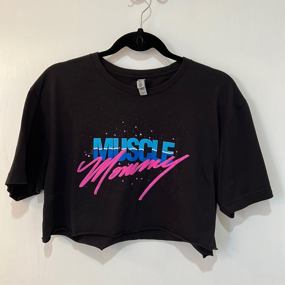 NWOT Muscle Mommy Crop